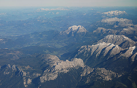 Übersicht aus 6.000 Metern: Berchtesgadener Alpen Reiter Alpe Watzmann Hoher Göll Hagengebirge Tennengebirge Dachstein