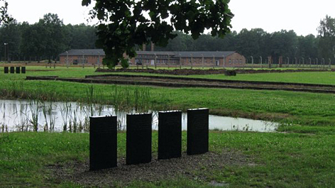 Teich als Deponie für Asche der Mordopfer im KZ Auschwitz-Birkenau