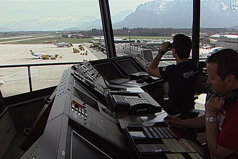 Blick aus dem Tower des Salzburger Flughafens in Richtung Süden, in Richtung Salzachtal