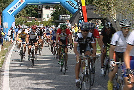 Teilnehmer bei Radrennen, dem Gaisbergrennen