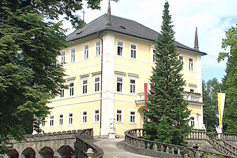 Die Emsburg an der Hellbrunner Allee in der Stadt Salzburg