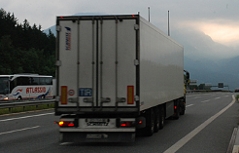 Autobahn Walserberg Grenzübergang Bayern Verkehr Straße Fernverkehr Lkw Lastwagen EU Grenze Europäische Union Straßenverkehr