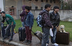 Jugendliche Flüchtlinge in der Rainerkaserne