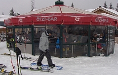 Schirmbar Apres Ski Betrunkene Bergrettung Ski Wintersport