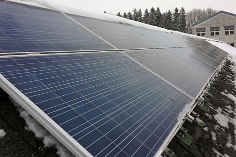 Photovoltaik-Zellen auf einem Hausdach