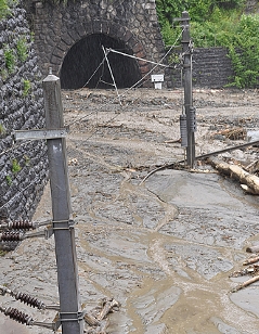 Westbahn bei Taxenbach zerstört Hochwasser