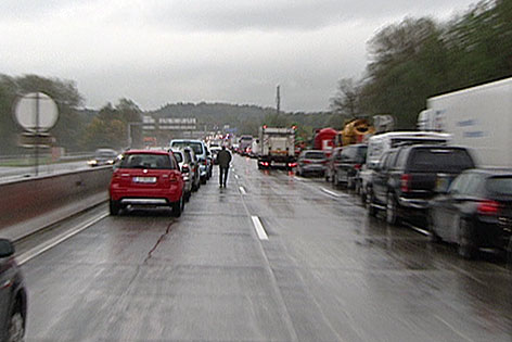 Rettungsgasse nach Unfall auf der Westautobahn (A1) bei Salzburg