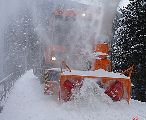 Schneemassen Schneeschleuder ÖBB Eisenbahn Winter