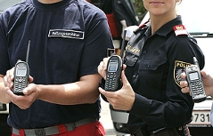 Digitale Funkgeräte für Einsatzkräfte wie Feuerwehr, Polizei, Rotes Kreuz