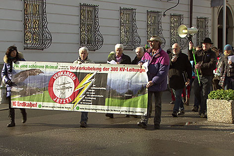Demonstration der IG Erdkabel in der Stadt Salzburg