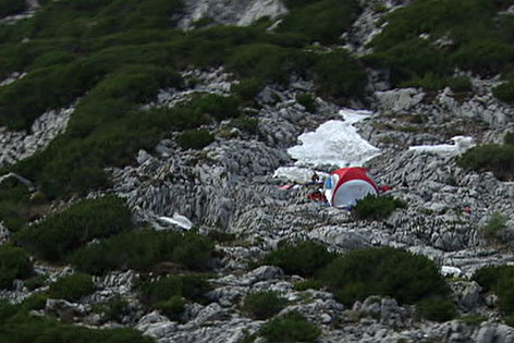 Zelt beim Einstieg zur Riesending-Schachthöhle im Untersberg bei Berchtesgaden