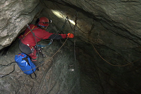 Höhlenretter in der Riesending-Höhle im Untersberg