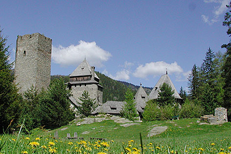 Die Burg Finstergrün in Ramingstein (Lungau)