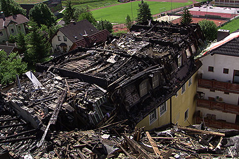 Ruine des ausgebrannten Wirtshauses Gambswirt im Zentrum von Tamsweg