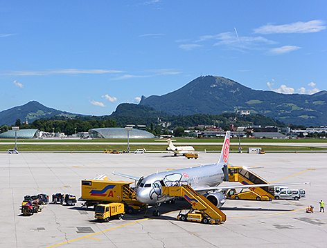 Salzburg Airport Flughafen Wolfgang Amadeus Mozart Fliegerei Reisen Verkehrsfliegerei Jet Fliegen Maxglan