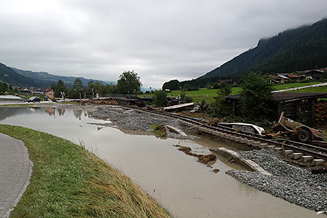 Zerstörte Trasse der Pinzgauer Lokalbahn nach dem Hochwasser am 21. Juli 2014