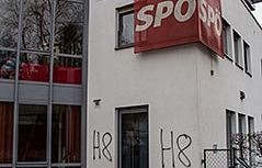 Neonazi Schmierereien auf dem SPÖ Parteihaus in Salzburg Mülln