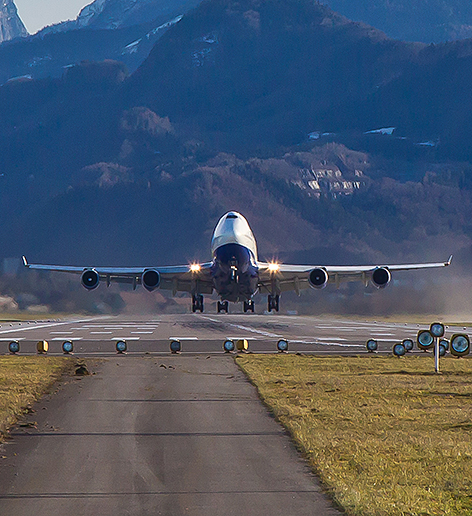 Jumbojet auf dem Salzburg Airport Boeing 747