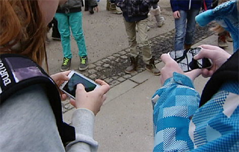 Handy Mobiltelefon Psychoterror Mobbing Schüler Schule Schulen