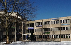 Ausweichquartier des Akademischen Gymnasiums in ehemaligen Universitätsbauten an der Akademiestraße in der Stadt Salzburg / Nonntal