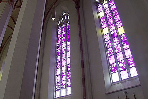 Glasfenster im Pongauer Dom in St. Johann