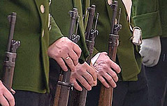 Salzburger Schützen mit Gewehren