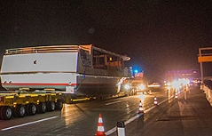 Neues Schiff der Hallstättersee Schifffahrt wird auf der Autobahn transportiert