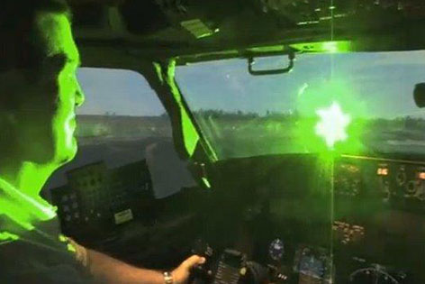 Laserpointer blendet Piloten