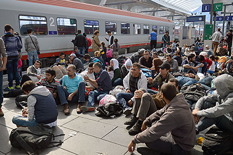 Flüchtlinge auf dem Bahnsteig am Hauptbahnhof