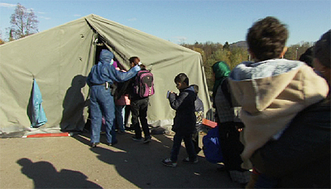 Asylsuchende Migranten Flüchtlinge Kinder Grenze Freilassing Kontrolle Deutsche Bundespolizei