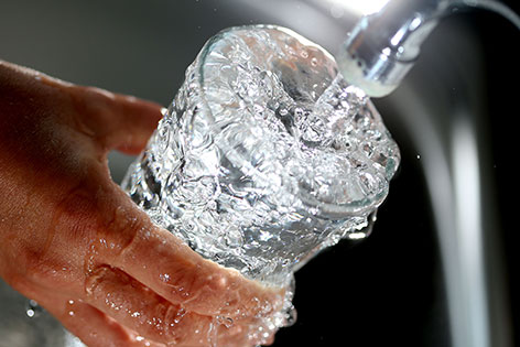 Trinkwasser Verunreinigung Wasserglas Wasser