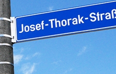 Schilder der Thorak Straße ausgetauscht - nach Schmiererei
