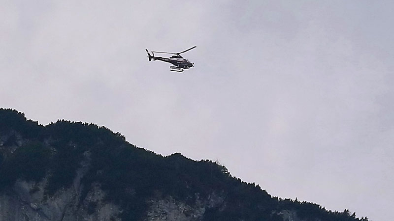 Polizeihubschrauber Libelle über dem Untersberg