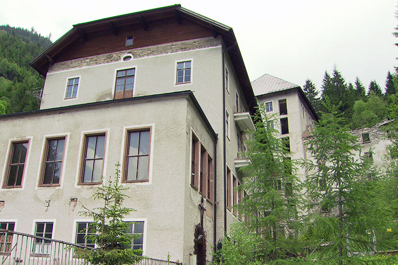 Altes, verfallenes Hotel in Bad Fusch