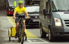 ÖAMTC Pannenfahrer mit E-Bike Elektrofahrrad