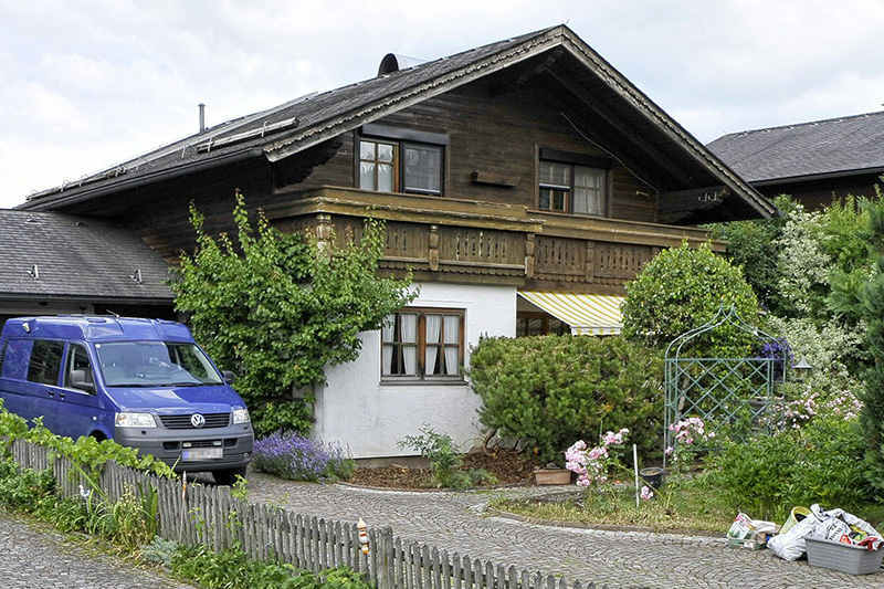 Einfamilienhaus in Mattsee Aug - in dessen Garage wurde die Leiche des toten 73 Jährigen gefunden
