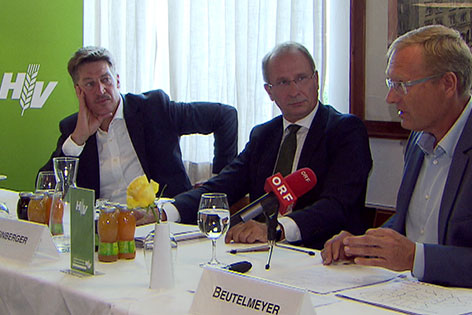 Pressekonferenz mit Tobias Moretti, Kurt Weinberger von der Österreichischen Hagelversicherung und Werner Beutelmeyer vom market Institut (v.l.n.r.)