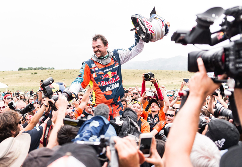 Matthias Walkner wird in Argentinien gefeiert als Gesamtsieger der Rallye Dakar