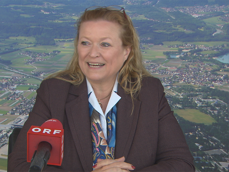 Bettina Ganghofer, Flughafendirektorin