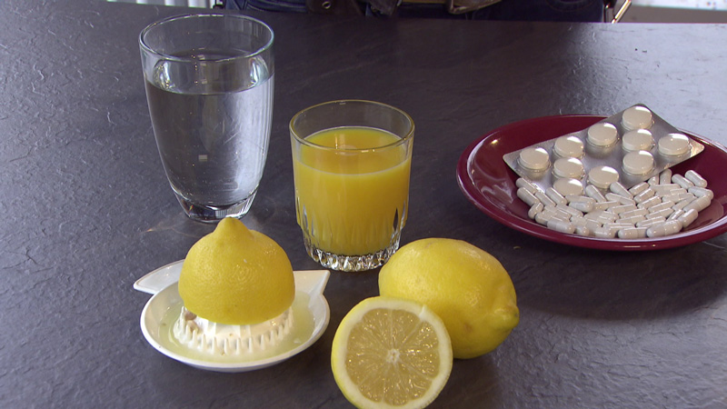Vitamin C in Form von Zitronen/Orangensaft/Vitaminpräparate