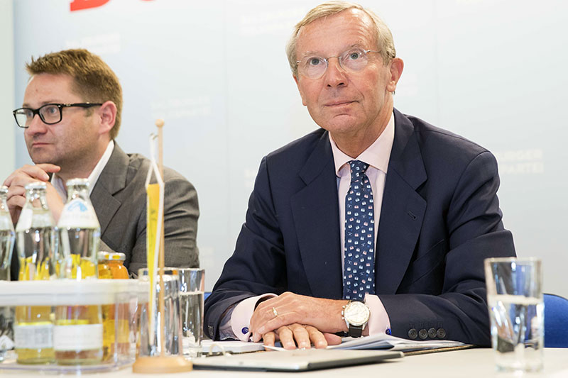 Wilfried Haslauer mit ÖVP Landesgeschäftsführer Wolfgang Mayer bei Sitzung