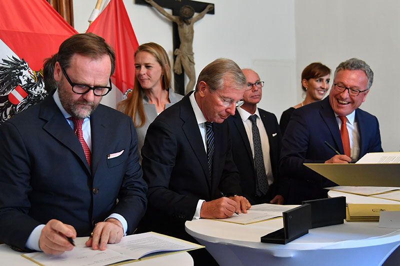 Koalitionsvertrag für die Salzburger Landesregierung von 2018 bis 2023 wird unterzeichnet