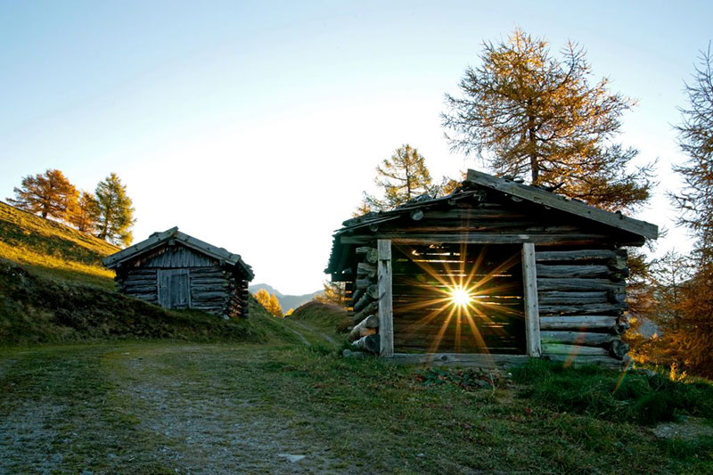 Hütte in Tirol mit Sonne