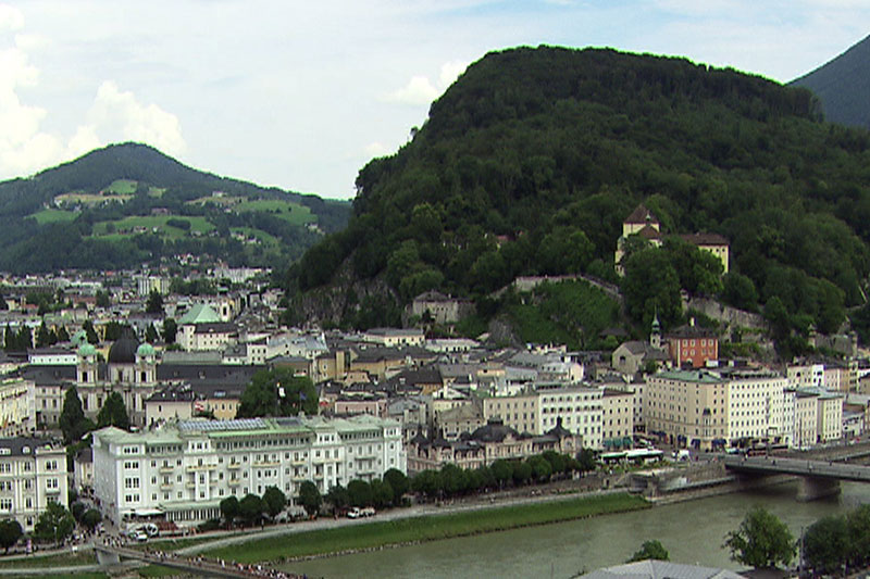 Blick auf den Kapuzinerberg und die rechte Altstadt in Salzburg