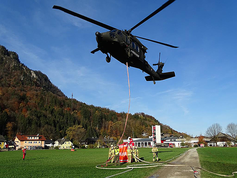 Brand Untersberg Hubschrauber Löscharbeiten