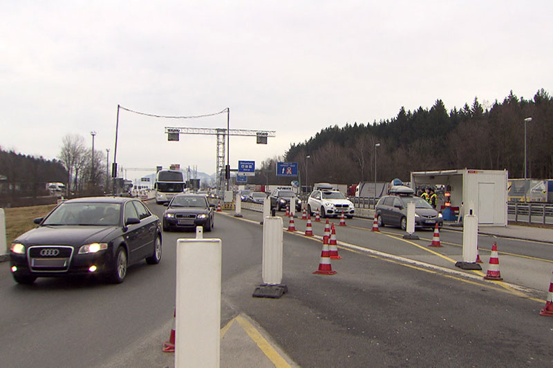 Deutsche Grenzkontrollstelle an der Autobahn auf dem Walserberg