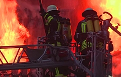 Großeinsatz der Feuerwehre in Reichenhall Gasthaus brennt